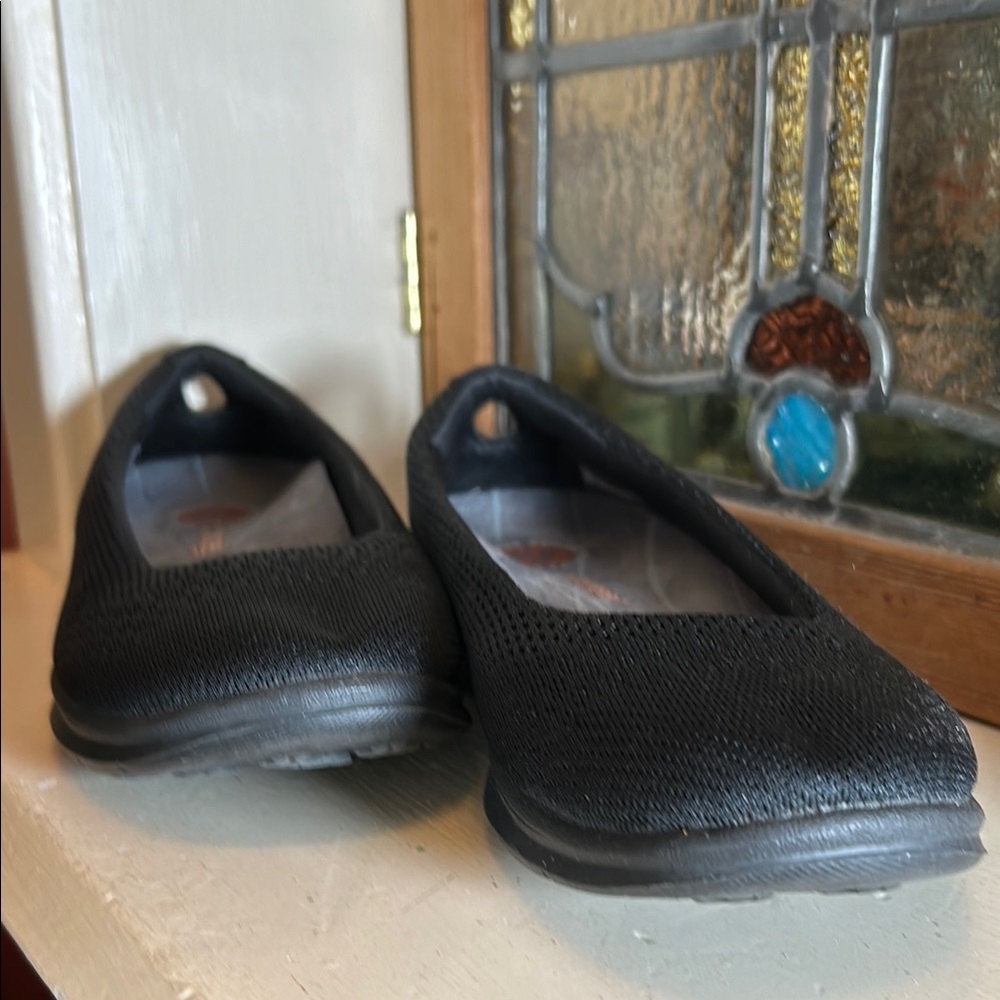 Orthaheel Black Flats Comfortable Loafers. New Without Tags